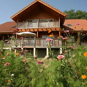 https://larrivee.midi-pyreneeshotels.com